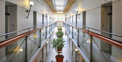 Prisão de Långholmen, na Suécia. País investe em reabilitação de presos.